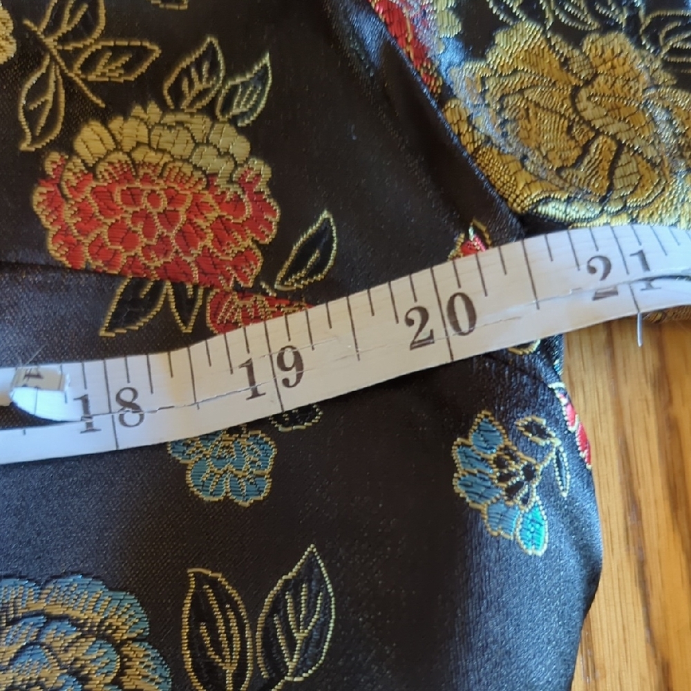 Size 10 Pretty Little Thing Floral Satin Top with Short Sleeves - Picture 14 of 16